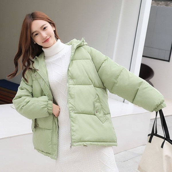 Új modell téli női kabát zsebekkel és kapucnival