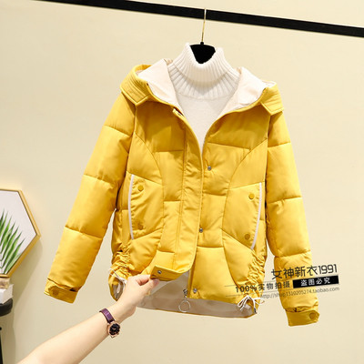 Γυναικείο χειμερινό μπουφάν με κουκούλα και κουμπιά - ασύμμετρο μοντέλο