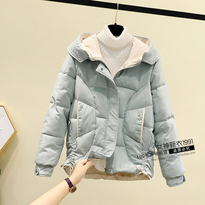 Γυναικείο χειμερινό μπουφάν με κουκούλα και κουμπιά - ασύμμετρο μοντέλο