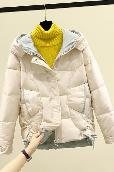 Γυναικείο χειμερινό μπουφάν με κουκούλα και κουμπιά - ασύμμετρο μοντέλο