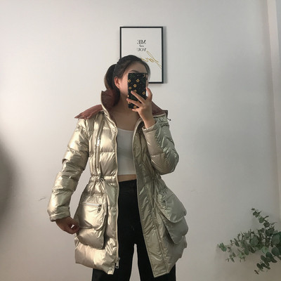 Μοντέρνο γυναικείο μπουφάν με μεσαίο μήκος και κουκούλα