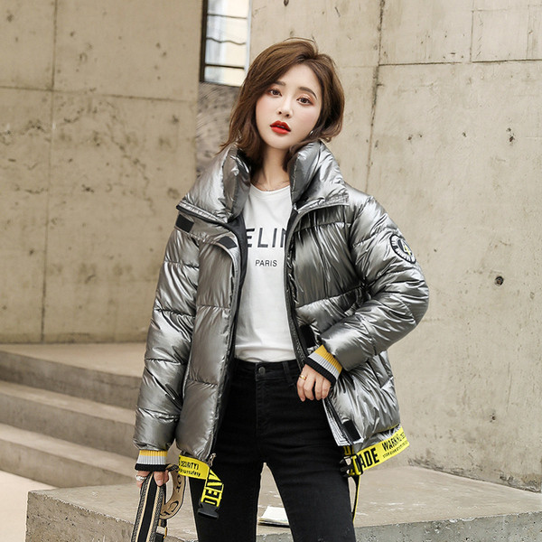 Särava efektiga ja kirjadega sügistalvine jope