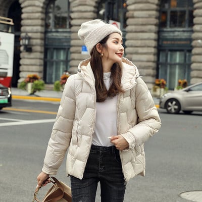 Κοντό χειμερινό μπουφάν με φερμουάρ και κουκούλα