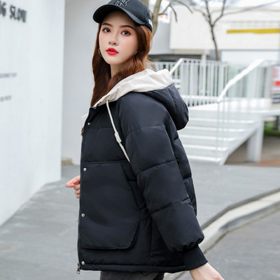 Sportlik-vabaaja naiste jope kapuutsi ja taskutega