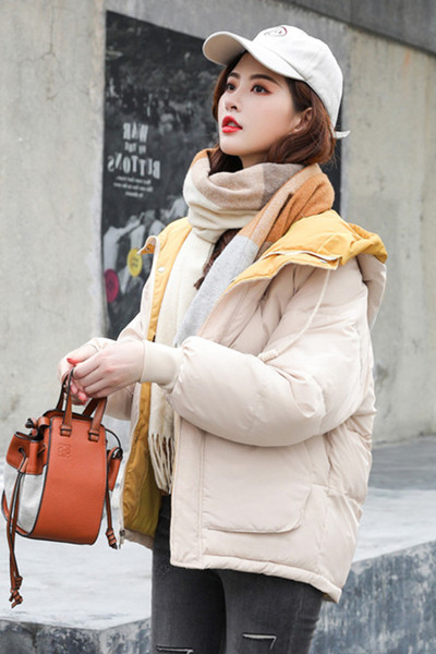 Sportlik-vabaaja naiste jope kapuutsi ja taskutega