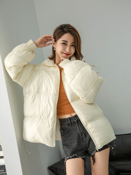 Női téli kabát nyakkendővel sima modell