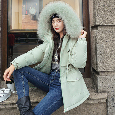 Μοντέρνο γυναικείο μπουφάν με κουκούλα κατάλληλο για το χειμώνα