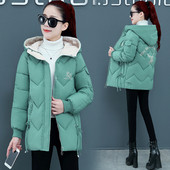 Naiste lühike talv kapuutsiga ilma udusulgedeta - keskmise pikkusega