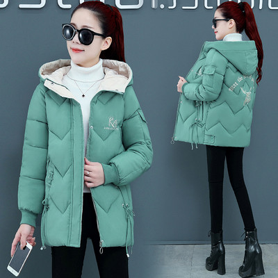 Naiste lühike talv kapuutsiga ilma udusulgedeta - keskmise pikkusega