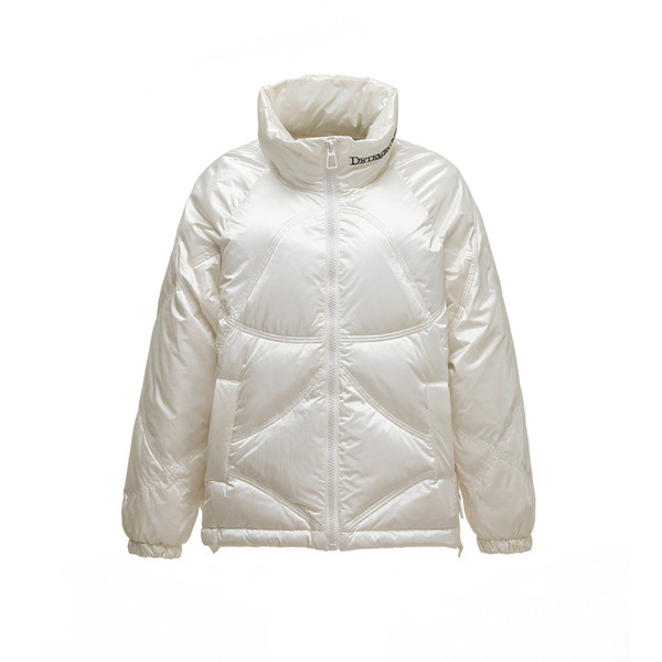 Fényes női kabát magas gallérral és cipzárral