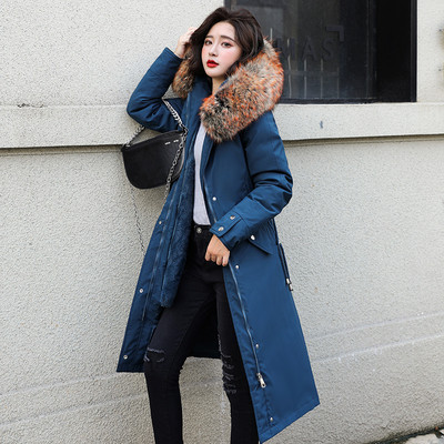 Pehme voodriga naiste talvejope, kapuutsil värviline suleosa