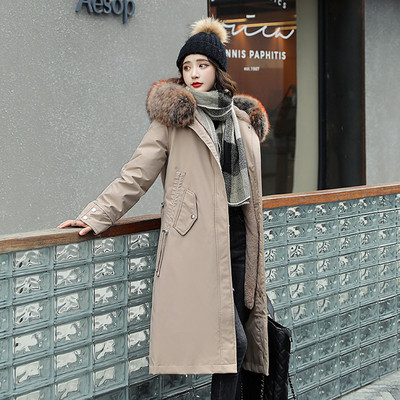 Pehme voodriga naiste talvejope, kapuutsil värviline suleosa