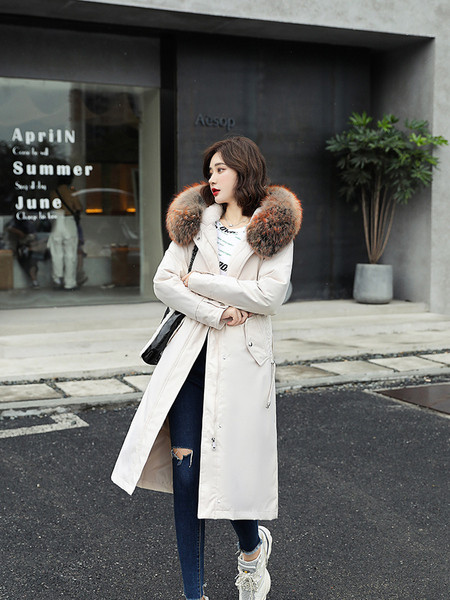 Pehme voodriga naiste talvejope, kapuutsil värviline suleosa