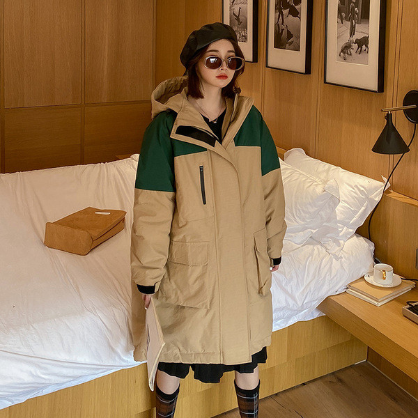 Sieviešu ikdienas ziemas jaka ar kapuci - plats modelis