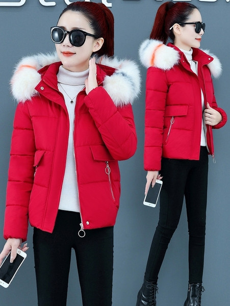 Γυναικείο κοντό μπουφάν με χρωματιστή γούνα στην κουκούλα και τσέπη