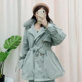 Új modell kabát közepes hosszúságú és tollas gallérral