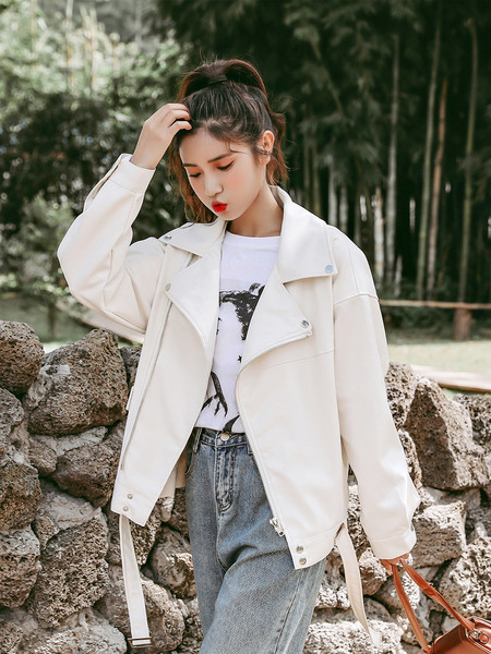 Naiste kunstnahast jope - asümmeetriline kinnitus kaks mudelit