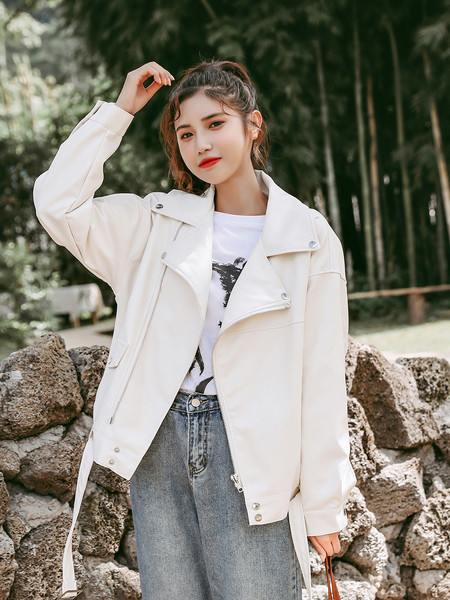 Naiste kunstnahast jope - asümmeetriline kinnitus kaks mudelit