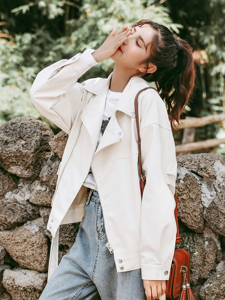 Naiste kunstnahast jope - asümmeetriline kinnitus kaks mudelit