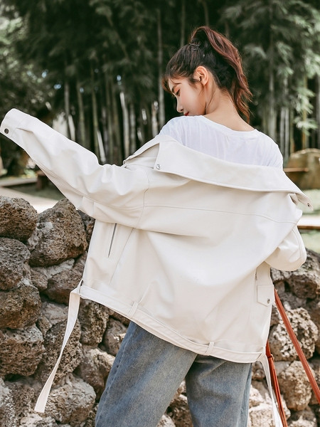 Naiste kunstnahast jope - asümmeetriline kinnitus kaks mudelit