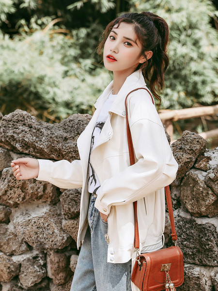 Naiste kunstnahast jope - asümmeetriline kinnitus kaks mudelit