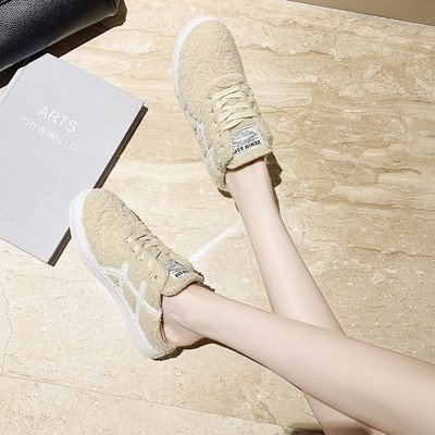 Embleemi ja udusulgedega vabaaja naiste tossud