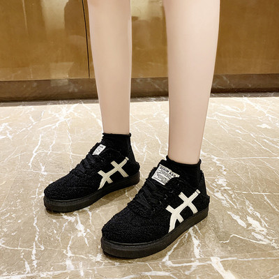 Embleemi ja udusulgedega vabaaja naiste tossud