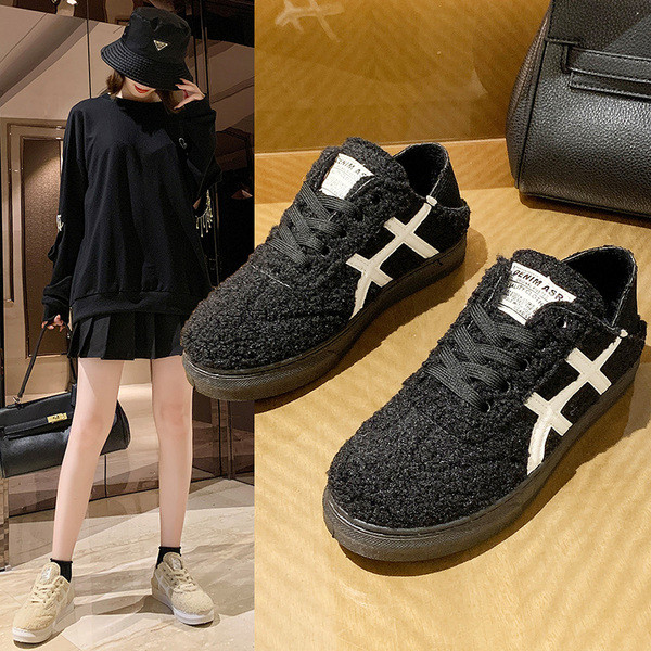 Embleemi ja udusulgedega vabaaja naiste tossud