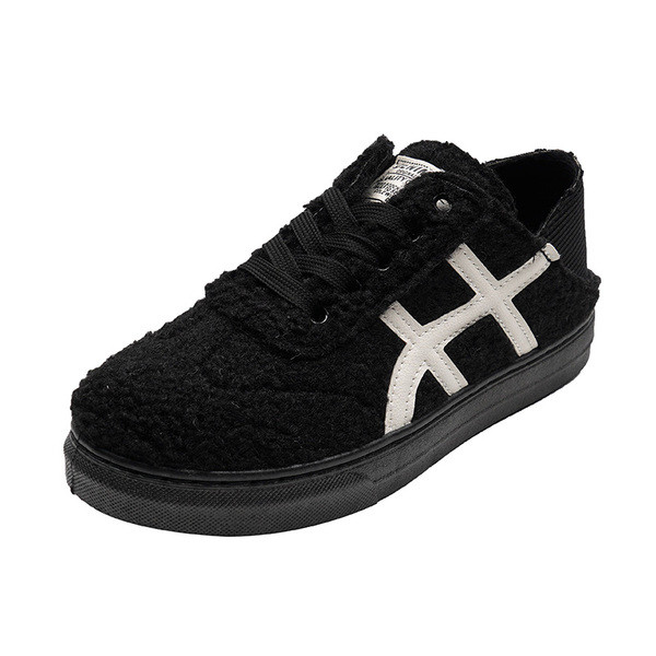 Embleemi ja udusulgedega vabaaja naiste tossud