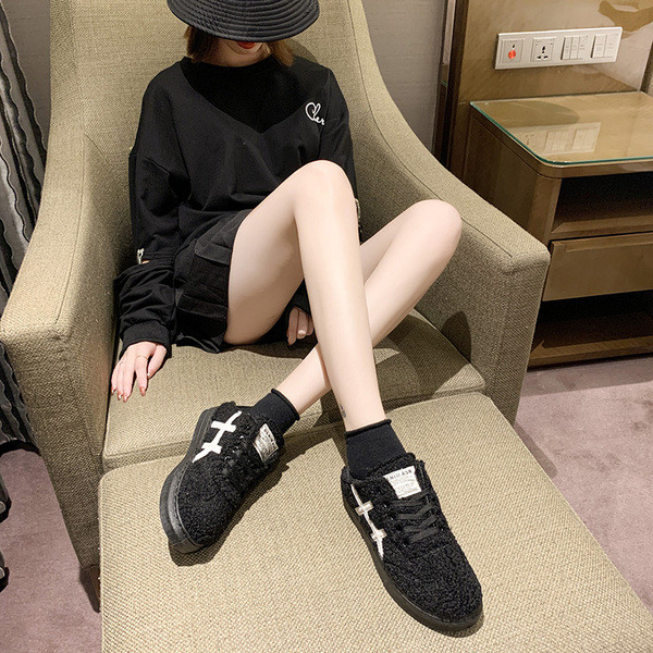 Embleemi ja udusulgedega vabaaja naiste tossud