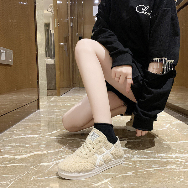 Embleemi ja udusulgedega vabaaja naiste tossud