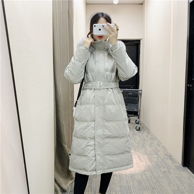 Női hosszú téli kabát övvel és pehellyel
