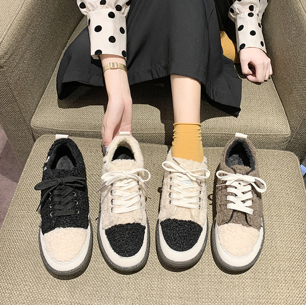 Női tornacipő lapos talppal és pehellyel