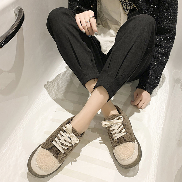 Női tornacipő lapos talppal és pehellyel