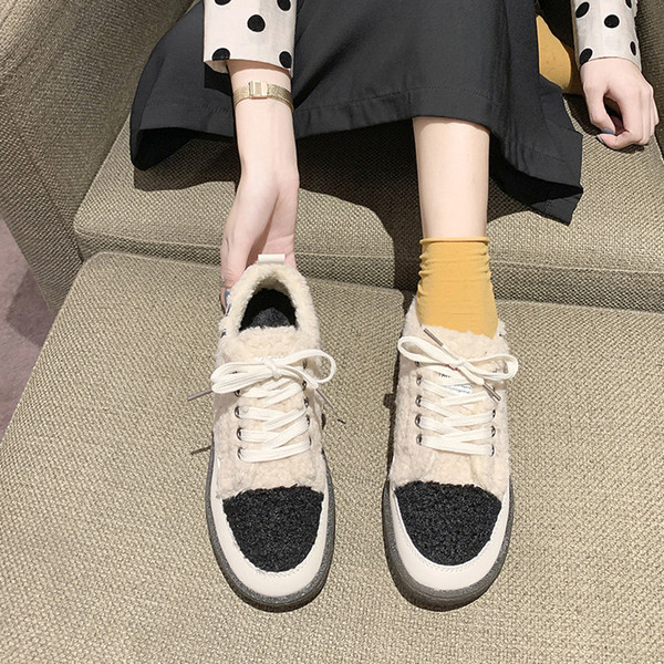 Női tornacipő lapos talppal és pehellyel