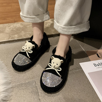 Alkalmi női cipő kövekkel és 3D elemekkel