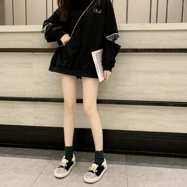 Alkalmi női cipő kövekkel és 3D elemekkel