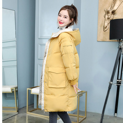 Női kabát kapucnival és gombokkal - közepes hosszúságú