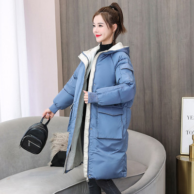 Női kabát kapucnival és gombokkal - közepes hosszúságú