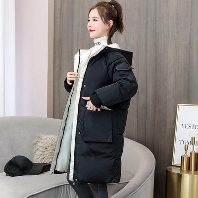 Női kabát kapucnival és gombokkal - közepes hosszúságú