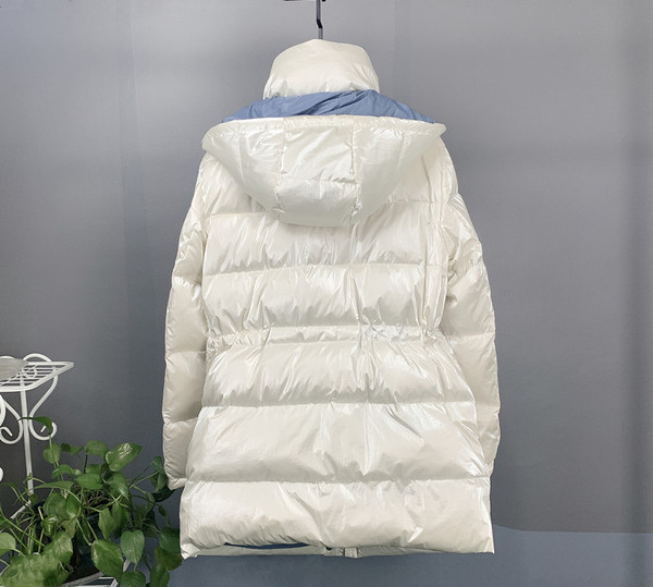 Vodootporna zimska jakna s vezicama oko struka i sjajnim efektom