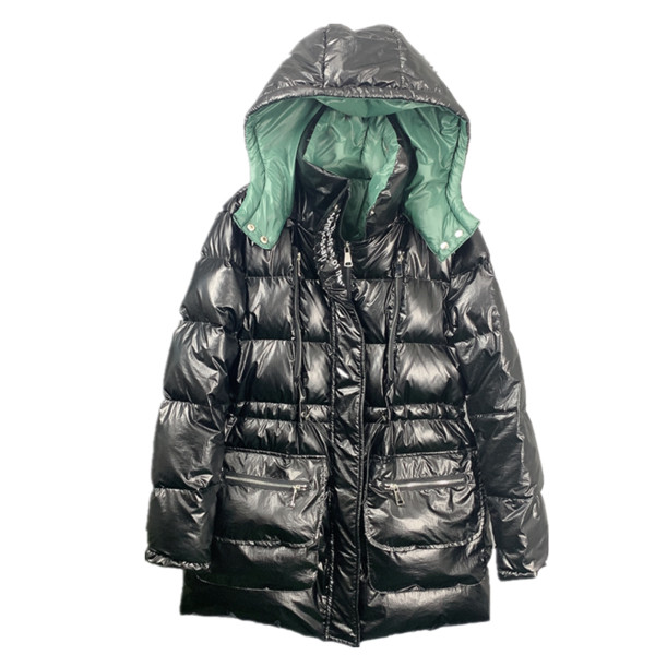 Vodootporna zimska jakna s vezicama oko struka i sjajnim efektom