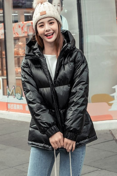 Kratka jesensko-zimska jakna s remenom oko struka