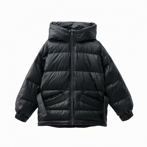 Kratka jesensko-zimska jakna s remenom oko struka