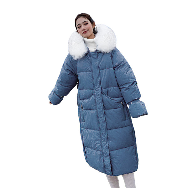 Hosszú téli női kabát kapucnival és pehellyel
