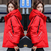 Κοντό χειμερινό μπουφάν για γυναίκες με κουκούλα