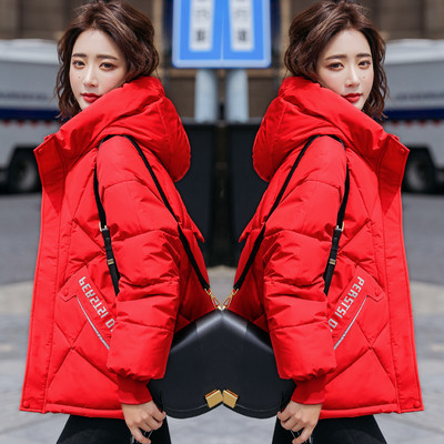 Κοντό χειμερινό μπουφάν για γυναίκες με κουκούλα