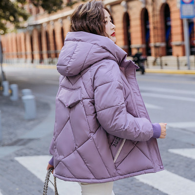 Κοντό χειμερινό μπουφάν για γυναίκες με κουκούλα