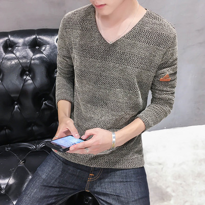 Praegune meeste pikkade varrukate ja spitsikaelusega pluus