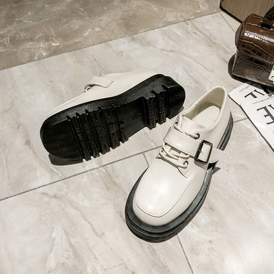 Stilīgi sieviešu apavi no eko ādas ar šņorēm un sprādzi